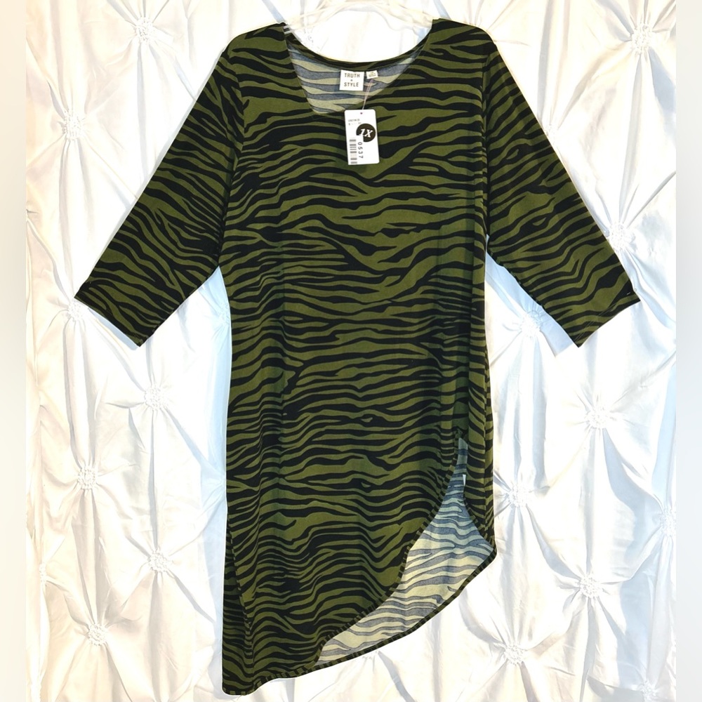 New Women’s Animal Print, 3/4 sleeve, Asymmetric Hem Tunic- 1X